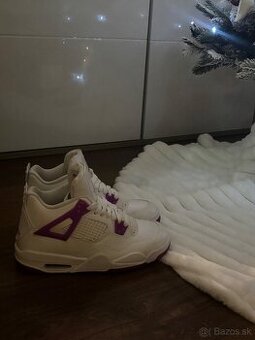 Jordan 4 Retro “Hyper Violet” (GS)