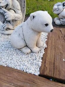 Betónová socha medvedík