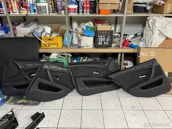BMW e60 facelift tapaciry interiér radička footrest