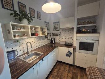 Predaj 2 izbový byt Bratislava, Rajecká