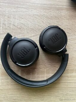 JBL slúchadlá