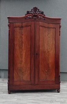 Skriňa starožitná Biedermeier z 50 . rokov 19 . storočia.