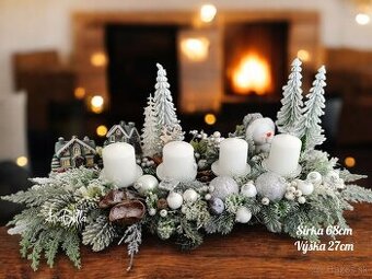 Adventný biely svietnik so Snehuliakom a chalúpkami