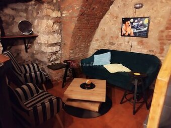 JEDINEČNÝ PRIESTOR v suteréne historickej budovy, Banská Bys