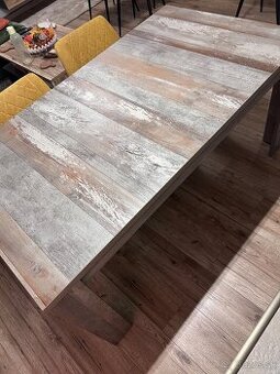 Rozkladací jedálenský stôl