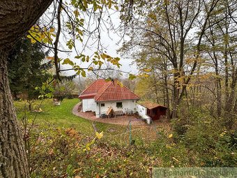 Samota v lese priamo v obci Semerovo Unikátny domček na k