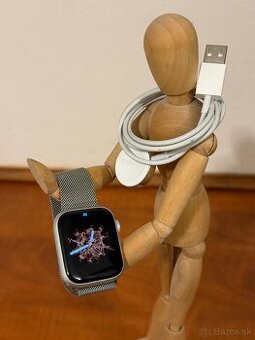 Apple watch 8 strieborné 45mm - pekný stav - 1