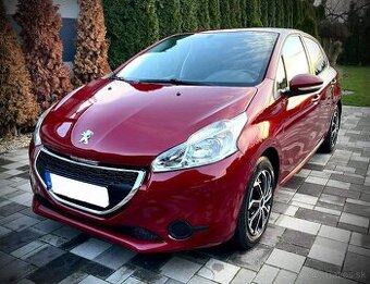 PEUGEOT 208 1.2 60kw M5 2012