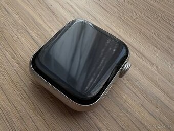 Apple Watch SE (2022) 40mm GPS strieborné