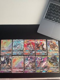 Pokémon kartičky – 300 ks + album + kovová krabička – 200 €