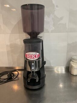 Profesionálny taliansky mlynček na kávu