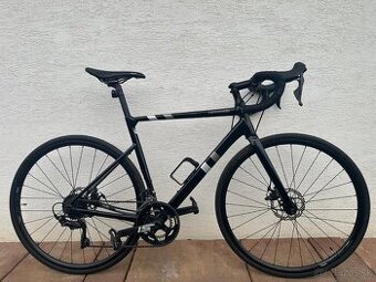 Cestný bicykel Cannondale CAAD 13 Disc 105