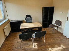 Kancelársky stôl, police, stoličky a kreslo
