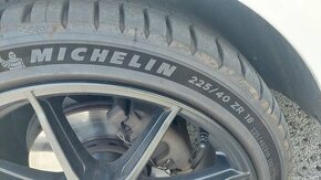 Michelin Pilot Sport 5 225/40 R18 - 1
