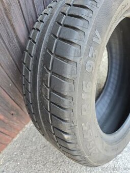 pneu Sebring 215/55 r16