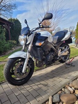 Suzuki gsr 600.
