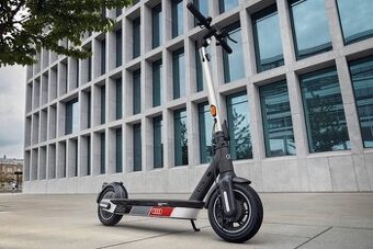 Kolobezka Audi Segway nineboot - 1