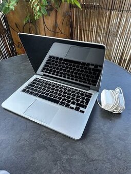 Apple MacBook Pro 13" (2015) Funkčný so slabou batériou