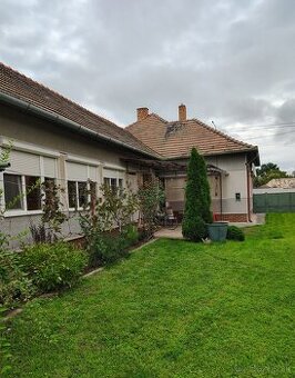 5 izb. Rodinný dom s potenciálom v centre Želiezoviec