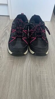 Predam turisticke topanky vel. 37,5