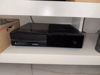 XBOX ONE 500GB- super stav, 2 ovládače