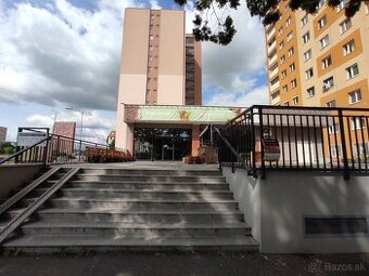 Obchodný priestor 500m2 s priestrannou terasou, v blízkosti 