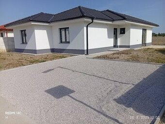 NOVOSTAVBA 4 IZBOVÉHO RODINNÉHO DOMU S TERASOU