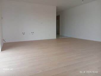 NOVOSTAVBA 4 IZBOVÉHO RODINNÉHO DOMU S TERASOU