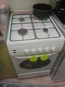 Plynový sporák s elektrickou rúrou