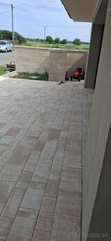 Výstavba plotov a pokládka zámkovej dlazby a podobne