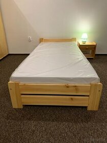 Jednolôžková posteľ  z borovice