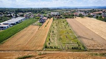 Na predaj stavebný pozemok o rozlohe až 7600m2, iba 6km od S
