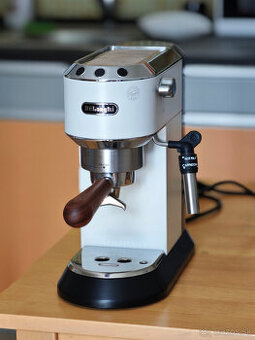 Espresso De'Longhi DEDICA EC 685 Biely