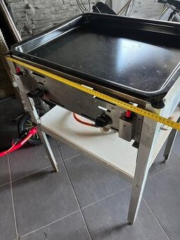 Plynový gril Hendi BW – Steenoven 21, 11,4 kW + pevný stojan