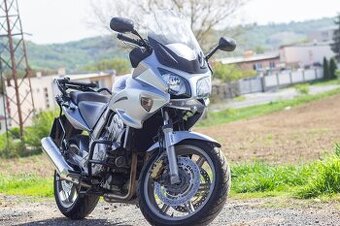 Pedám Honda CBF 1000 A - nová STK