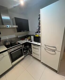 Moderná čiernobiela kuchyňa VIVIEN