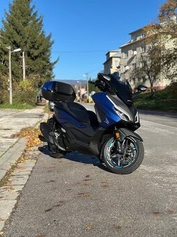 Honda Forza 125 matná modrá 2024 v záruke