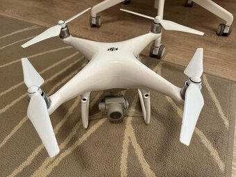 Dron DJI Phantom 4