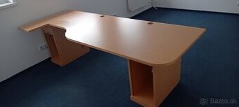 Kancelársky stôl