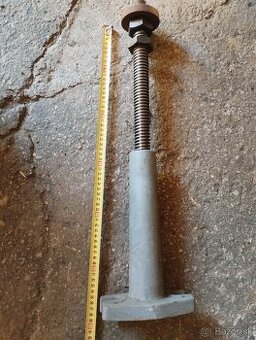 Skrutkovaci zdvihak s kontra maticov