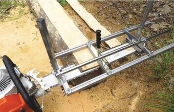 Prípravok na rezanie dosiek pomocou píly