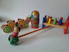 Drevene hračky - matrioška, zatĺkačka, tahačka)