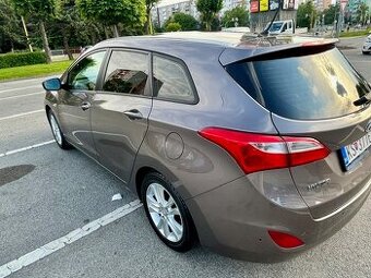 Hyundai i30 CW Kombi 1.6i MPI 16V DOHC Family