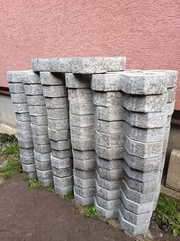Predám zatravňovaciu dlažbu