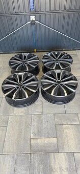 Predám disky 5x114,3 7x19 ET40 stredová diera 66mm.