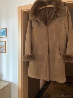 Kožuch dámsky s kapucňou