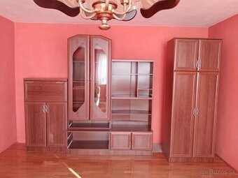 Predám obývaciu stenu + TV stolík – 200 €