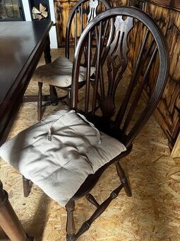 Jedálenský stôl stoličky