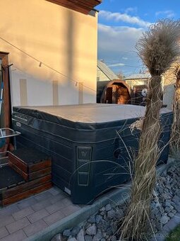 Vírivka Jacuzzi Wellis