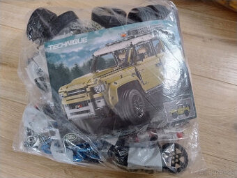 "LEGO" Land Rover Defender nový, nerozbalený 2573 dielov